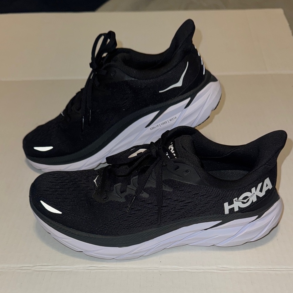 Women's size 8 HOKA "Clifton 8" Black/White running Sneakers